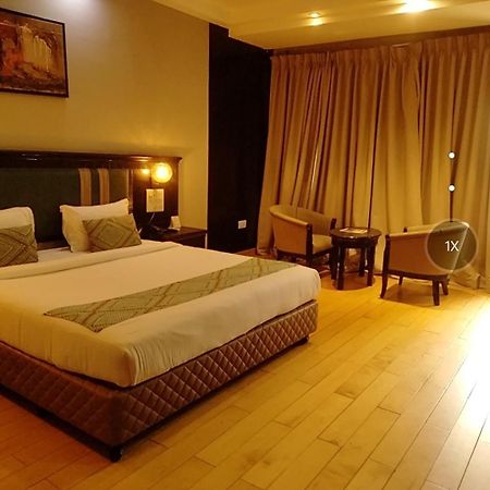 Hotel The Patricians Bilaspur  Exterior photo