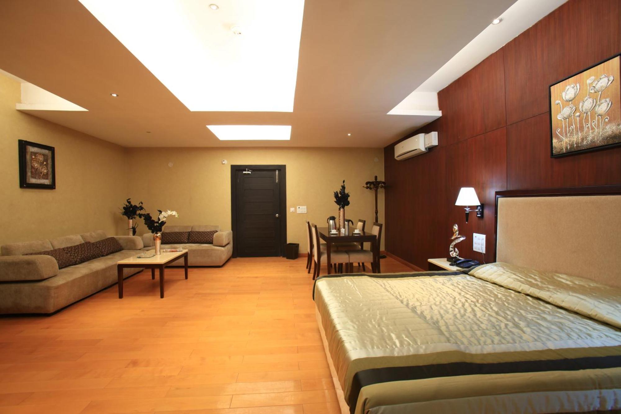 Hotel The Patricians Bilaspur  Exterior photo