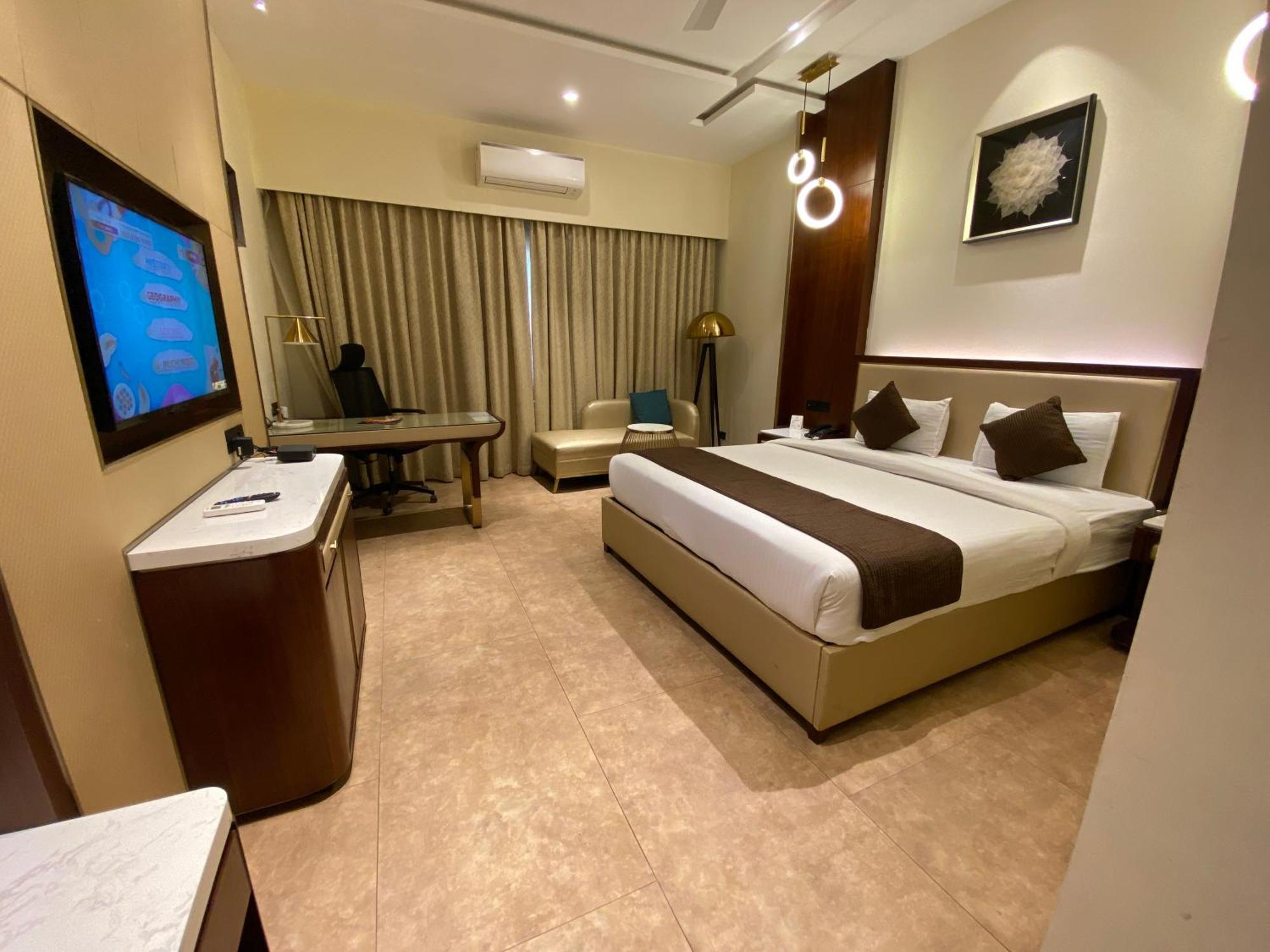 Hotel The Patricians Bilaspur  Exterior photo