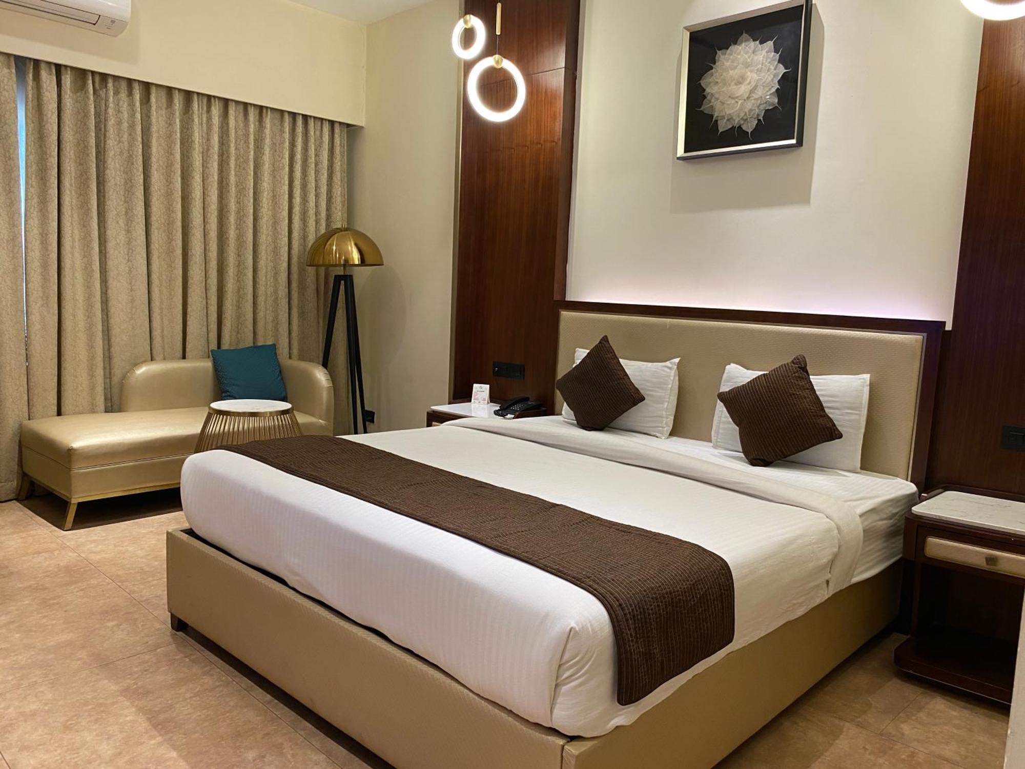 Hotel The Patricians Bilaspur  Exterior photo
